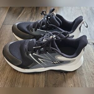 Boys Black and White New Balance Athletic Sneakers Size 5
